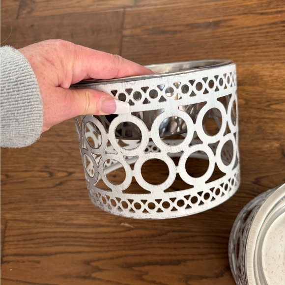 White and Silver Pet Bowls - Picture 3 of 4